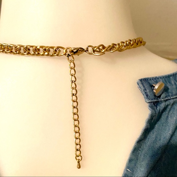 Women’s Color Chunky Statement Necklace - Picture 4 of 4